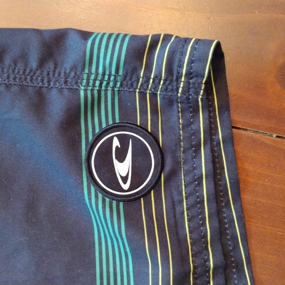 O'Neill Santa Cruz Board Shorts, Size 40, Black w/ green,red and yellow stripe - Picture 4 of 8